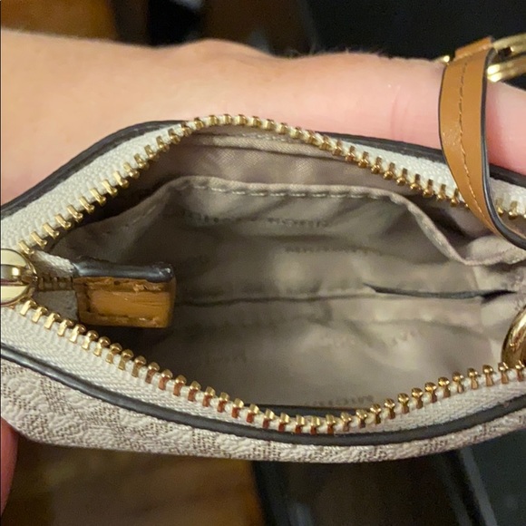 Michael Kors Coin purse. - Picture 5 of 7